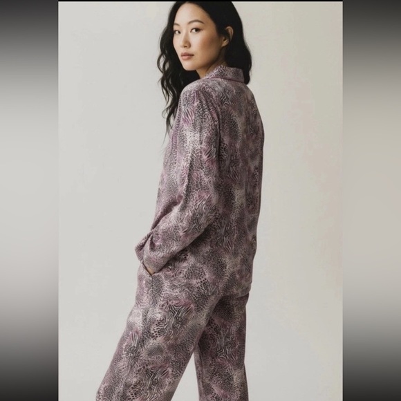 ⭐️Host Pick⭐️ SKIMS Sleep Long Sleeve Pajama Set Bloom Mini Multi Animal S NWT - Picture 3 of 8
